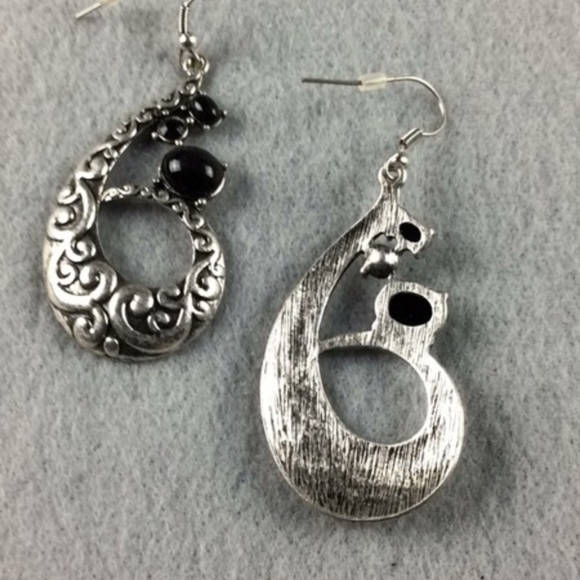NWT Large Silver detailed Earrings - Picture 2 of 2